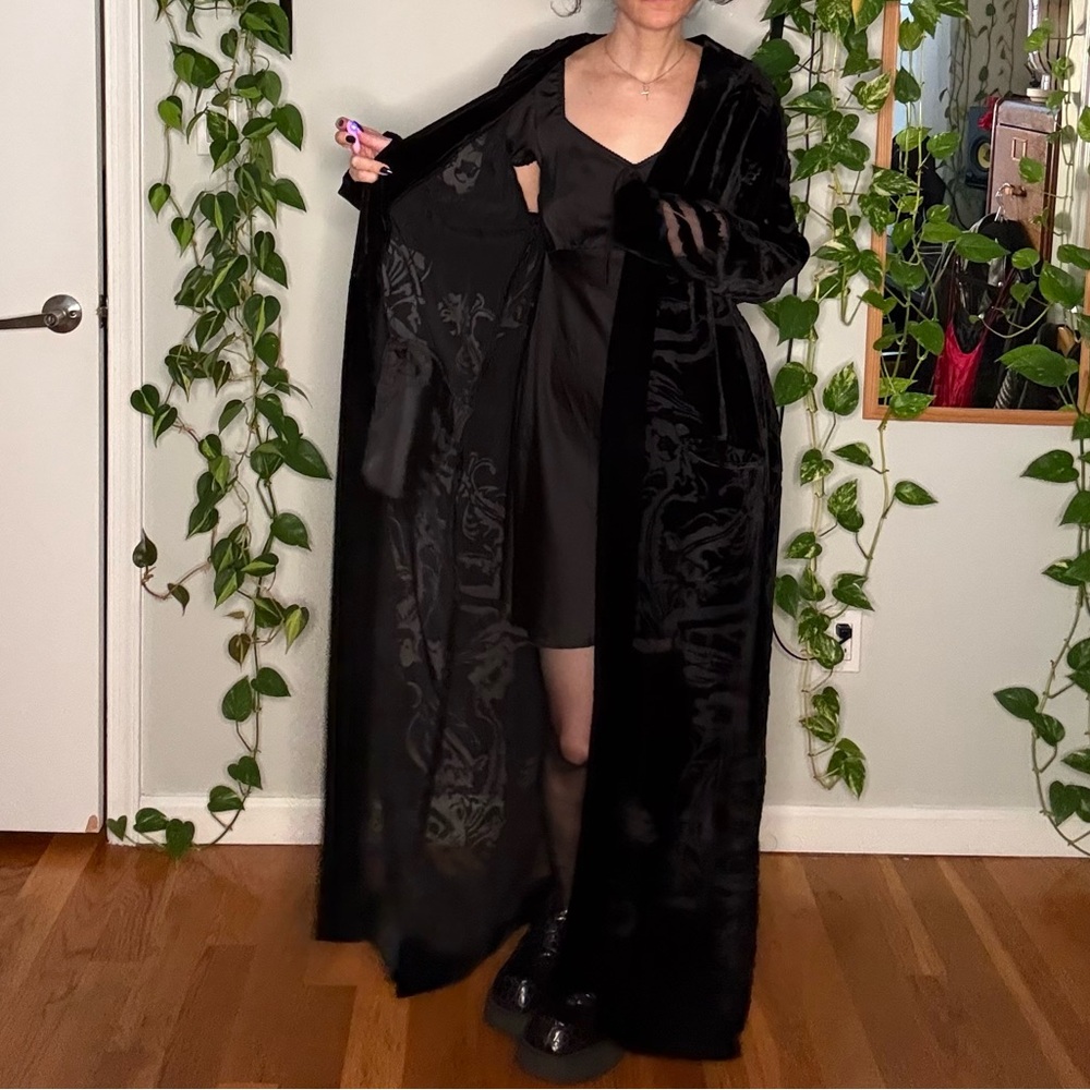 VTG Velvet Burnout Long Black Robe with Pockets - OS